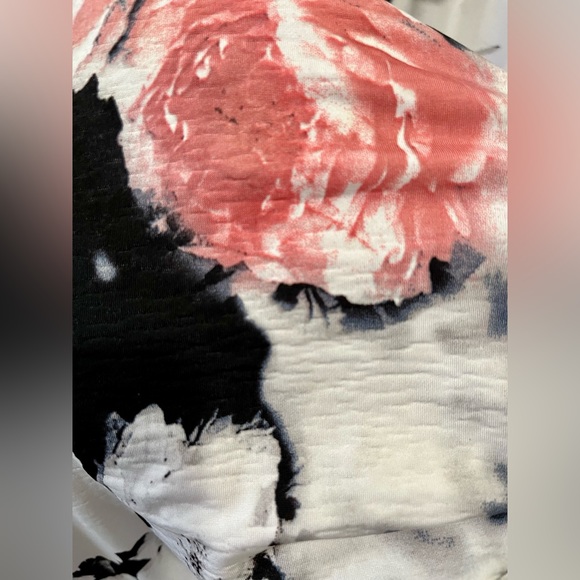 🌸HP🌸Faux wrap floral dress. 🌸 - Picture 6 of 9